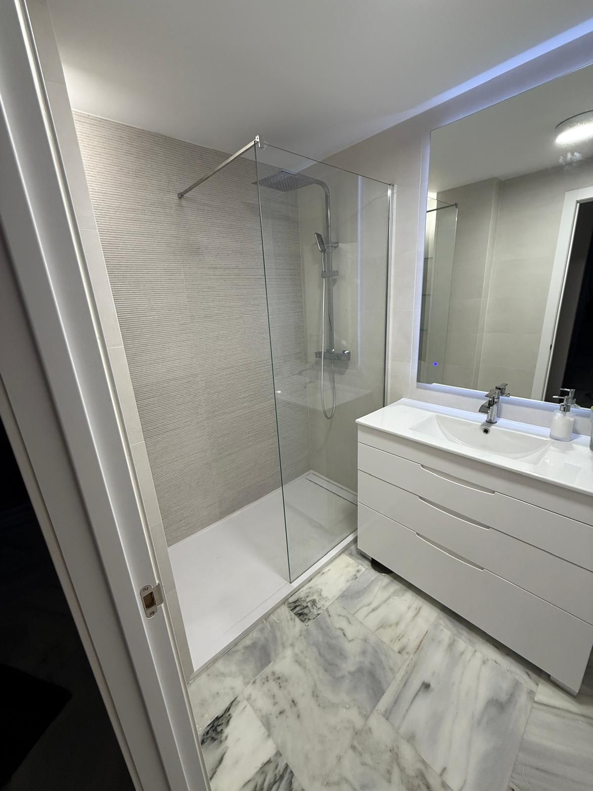 1 Bedroom Apartment in Estepona - Photo 11