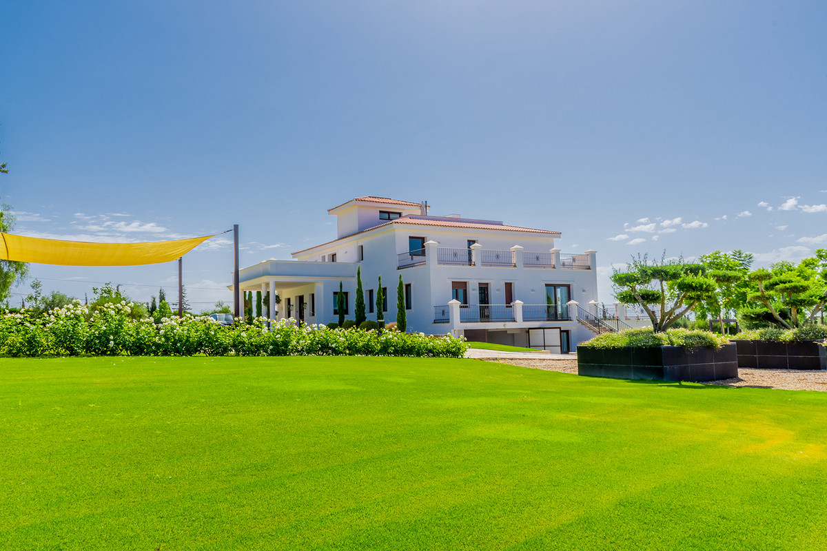 5 Bedroom Villa in San Pedro de Alcántara - Photo 3