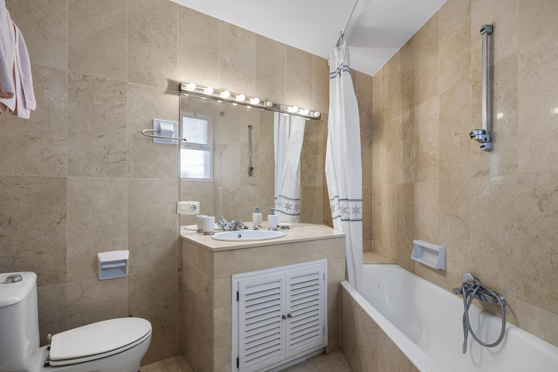 2 Bedroom Apartment in San Pedro de Alcántara - Photo 17