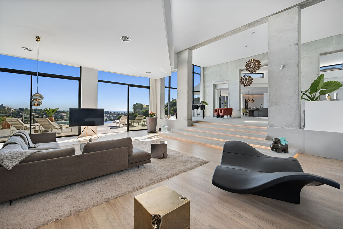 6 Bedroom Villa in Estepona - Photo 8