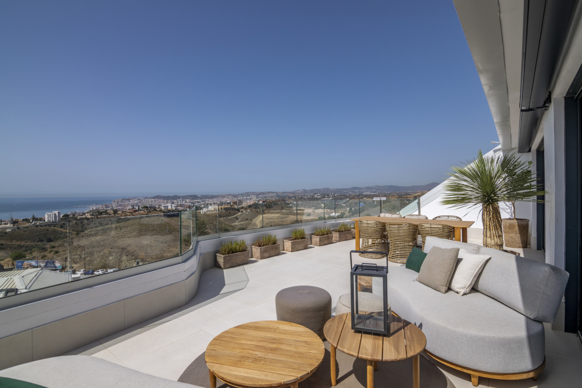2 Bedroom Apartment in Fuengirola - Photo 8
