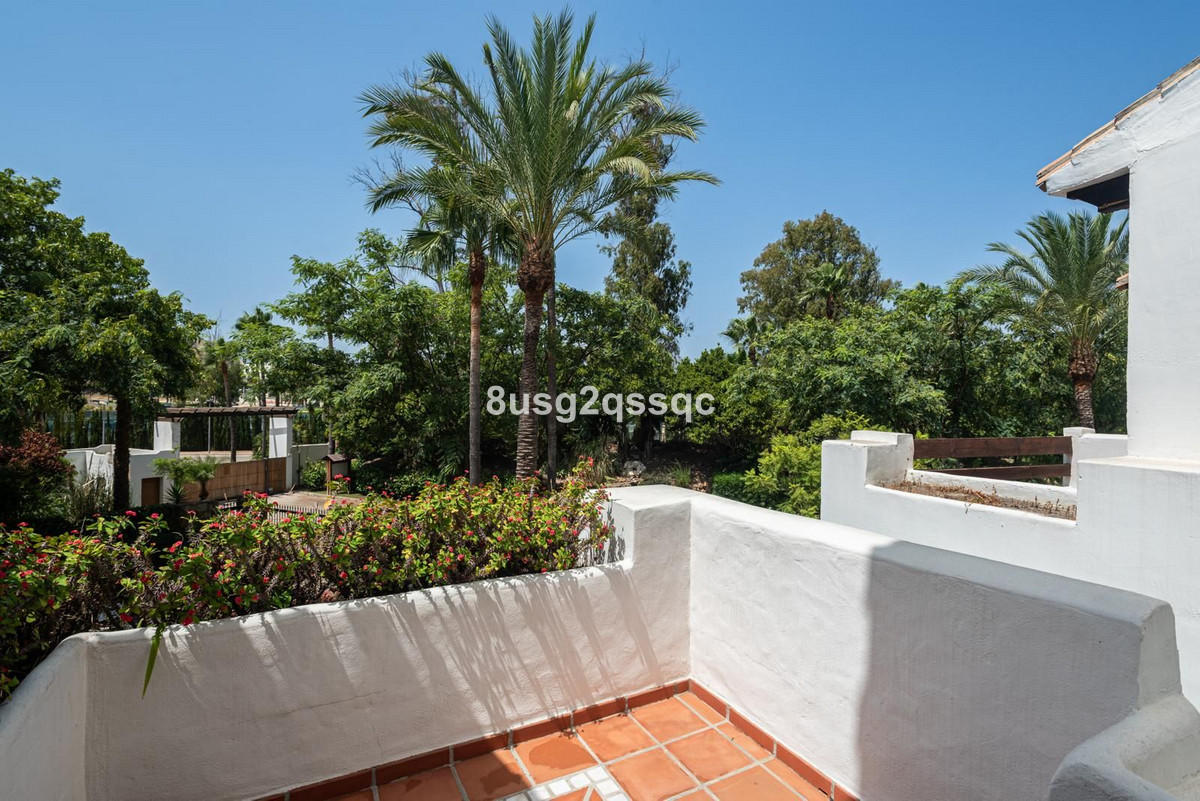 4 Bedroom Villa in Estepona - Photo 24