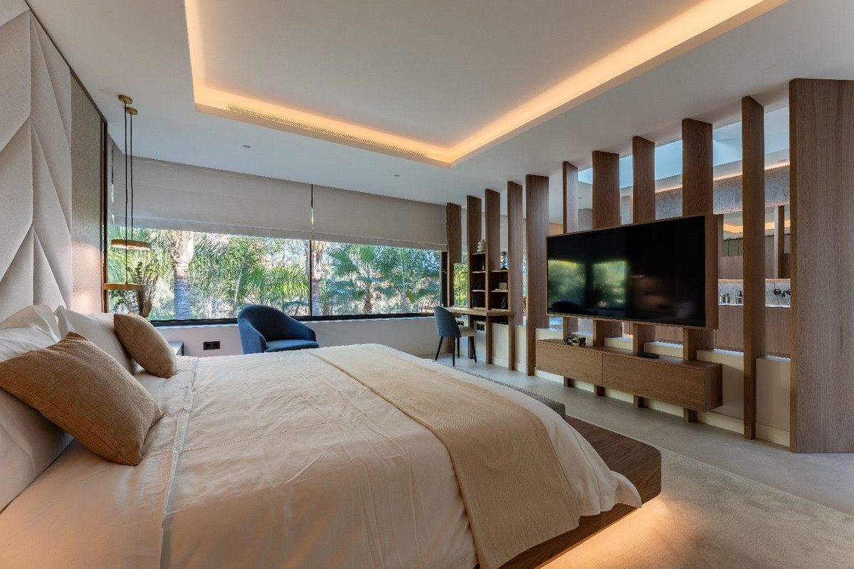 5 Bedroom Villa in Marbella - Photo 31
