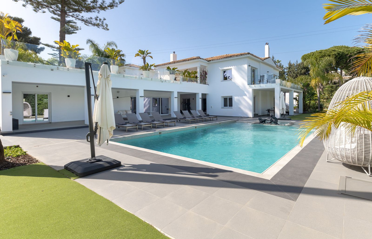 6 Bedroom Villa in Estepona - Photo 37