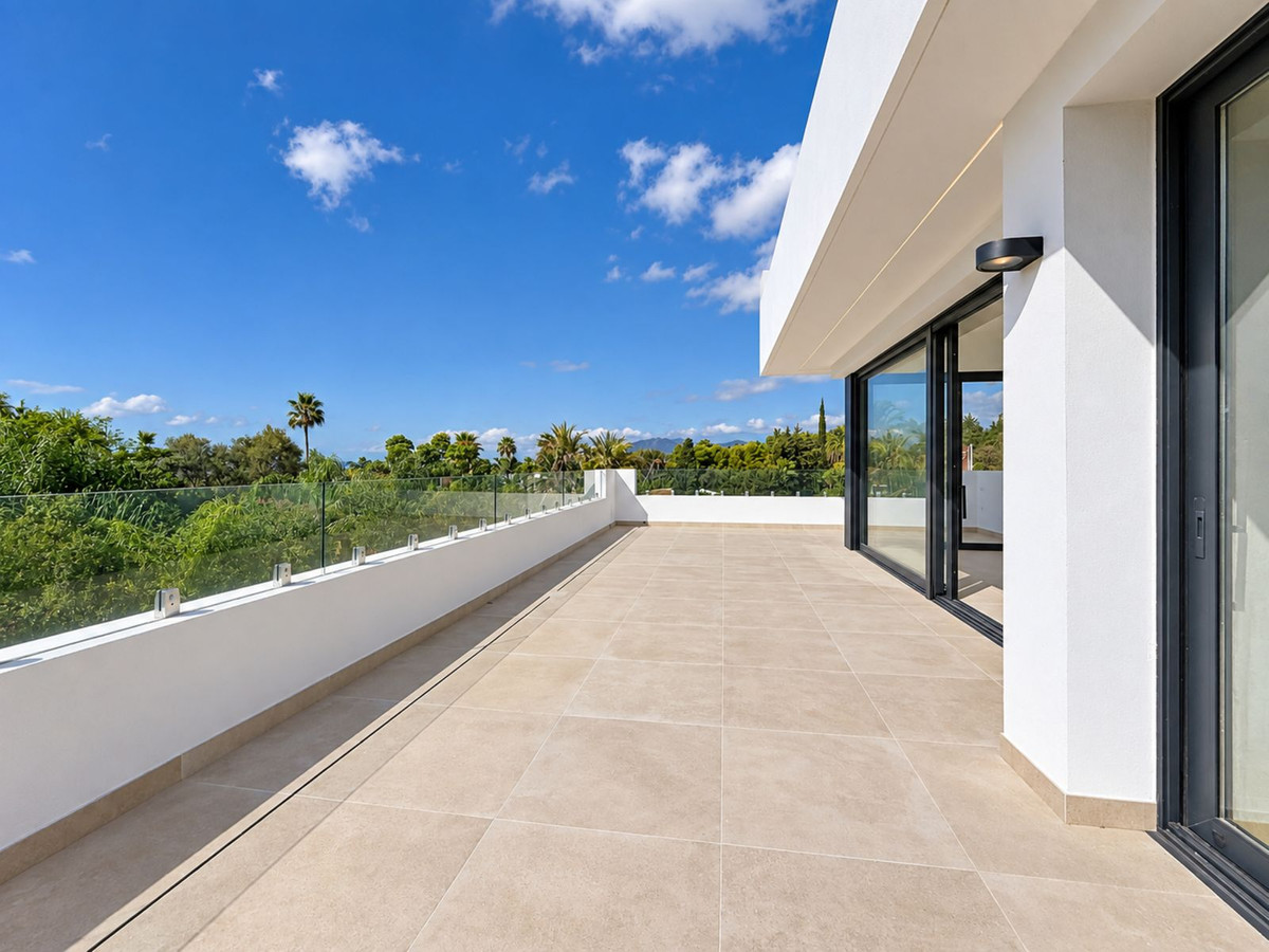 5 Bedroom Villa in Marbella - Photo 19