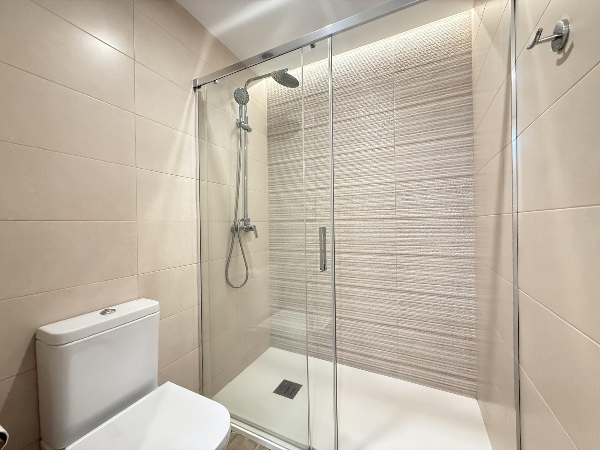 2 Bedroom Apartment in Marbella - Photo 14