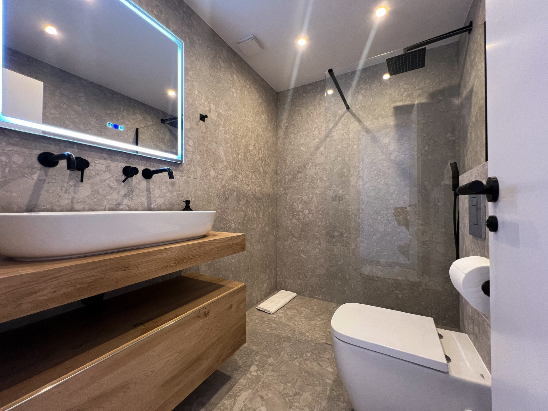 Piso de 3 dormitorios con piscina en Málaga – Foto 8