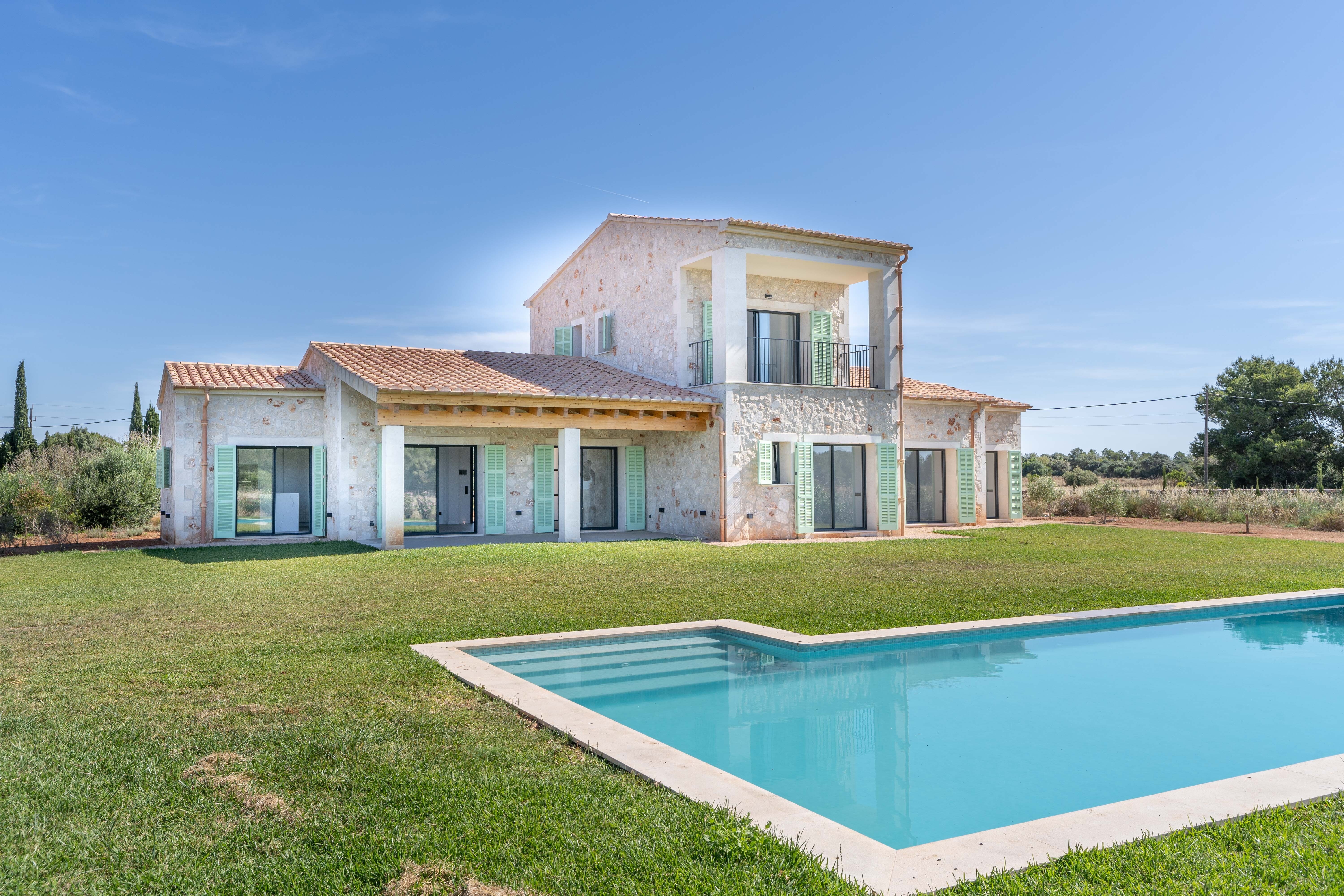 Chalet de 5 dormitorios con piscina en Baleares – Foto 10