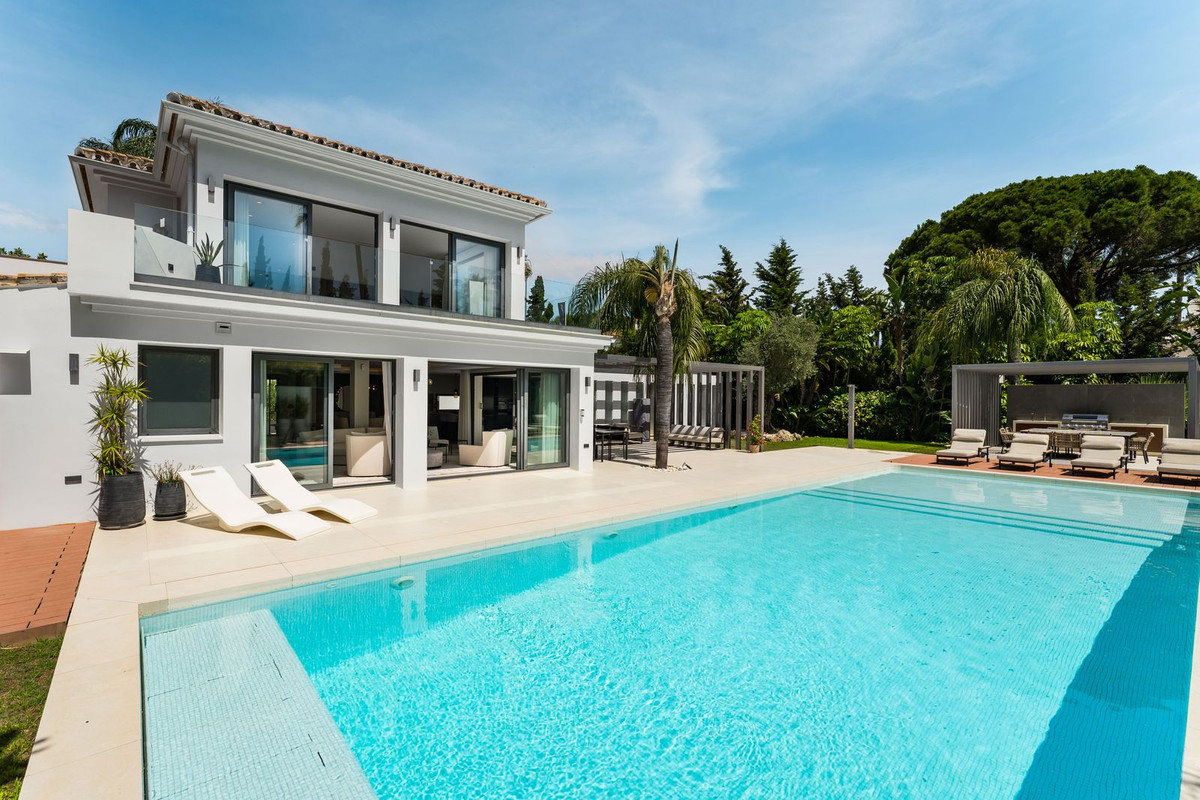 4 Bedroom Villa in Marbella - Photo 56