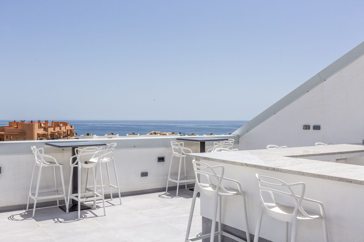 2 Bedroom Apartment in Fuengirola - Photo 22