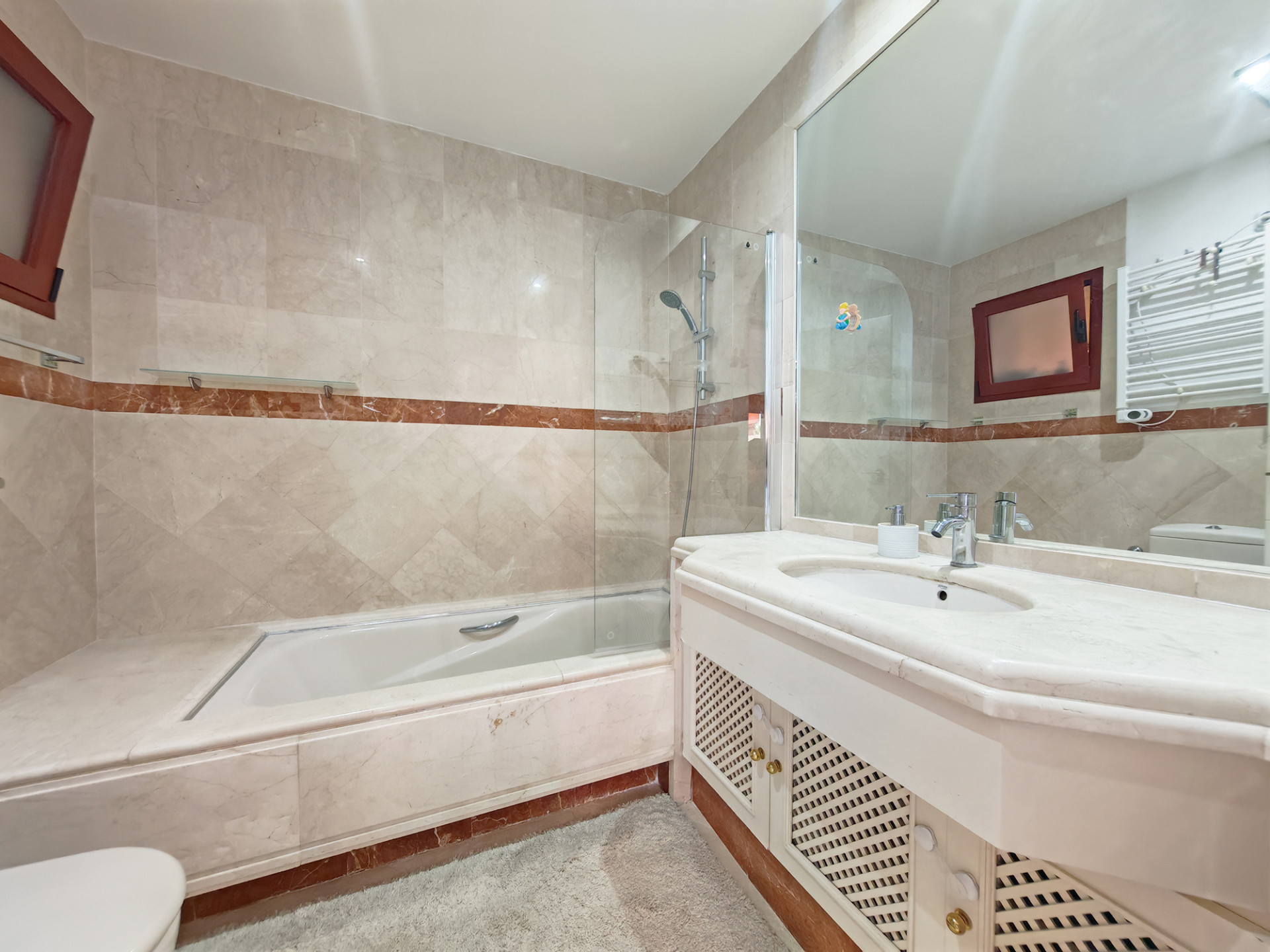 3 Bedroom Apartment in Marbella - Photo 14