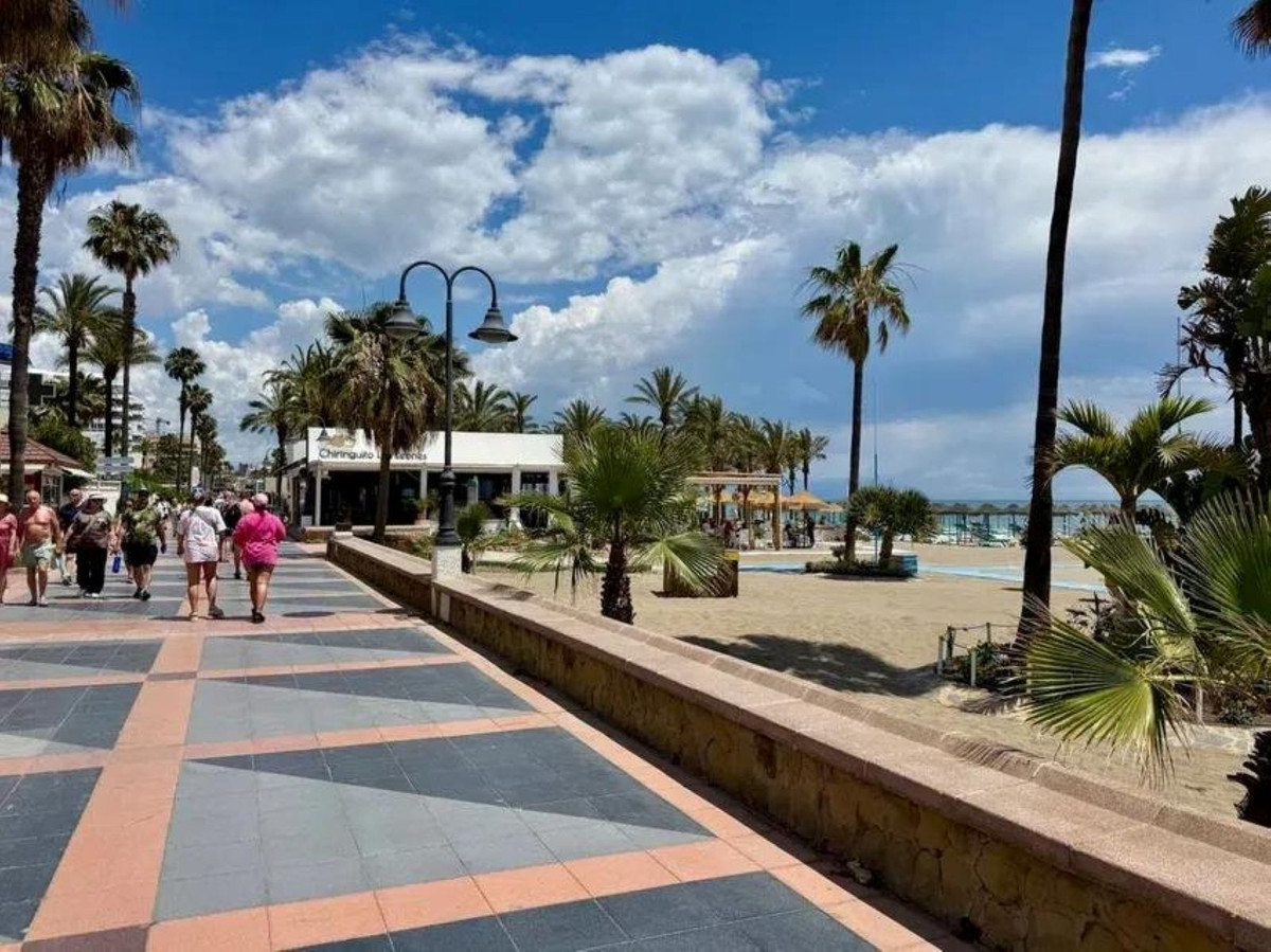 2 Bedroom Apartment in Torremolinos - Photo 23