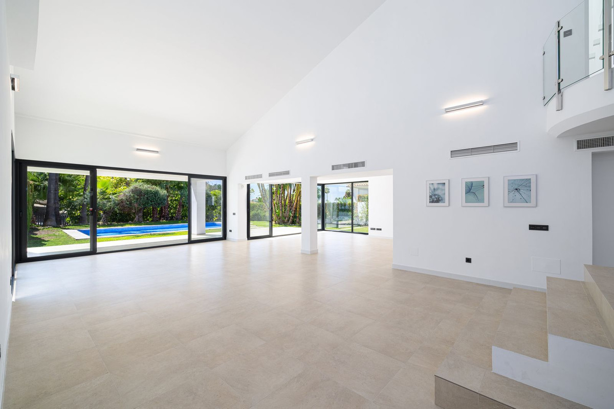 4 Bedroom Villa in San Pedro de Alcántara - Photo 15