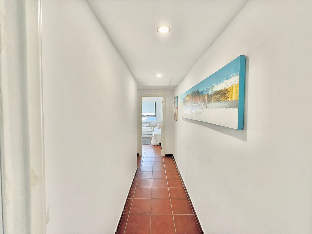 3 Bedroom Penthouse in Fuengirola - Photo 7