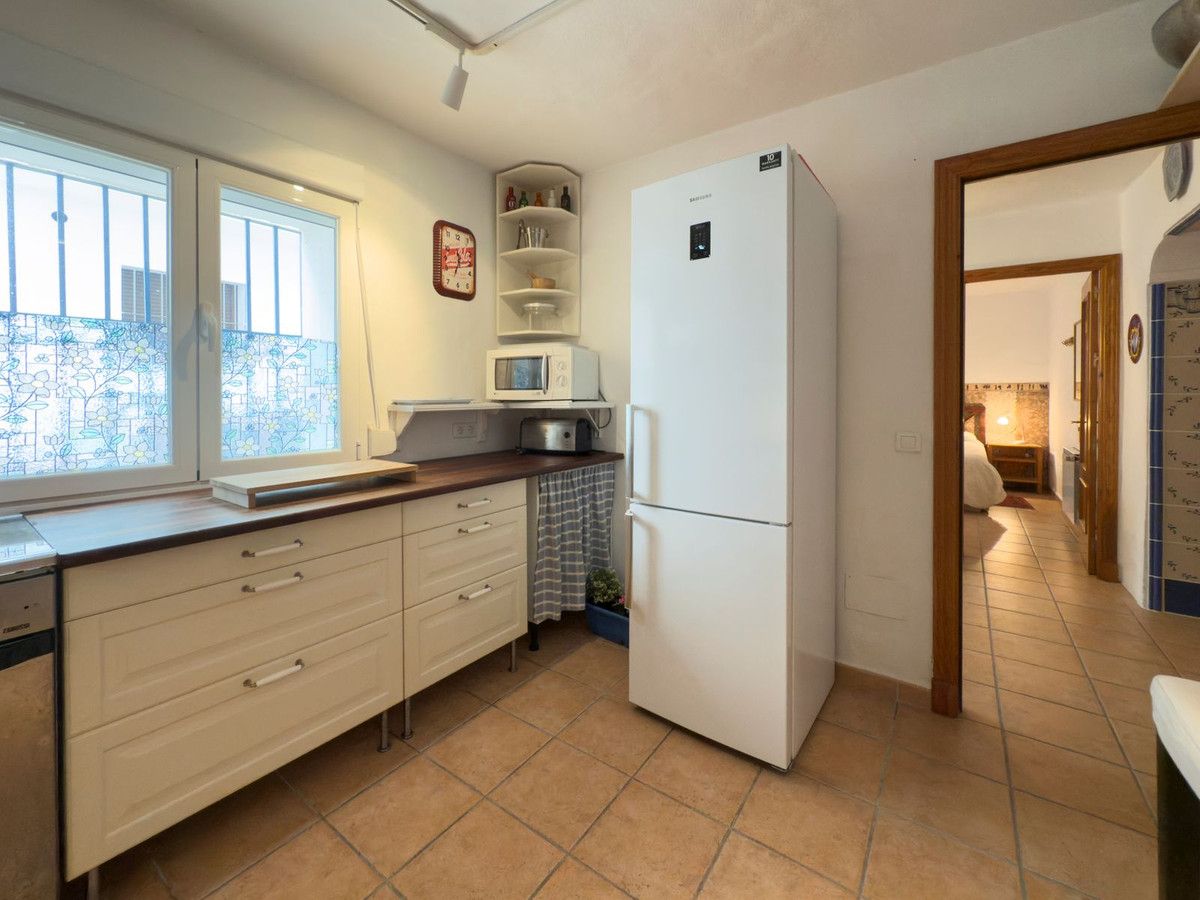 6 Bedroom Townhouse in Tolox - Photo 5