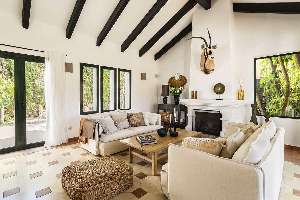 4 Bedroom Villa in Estepona - Photo 4