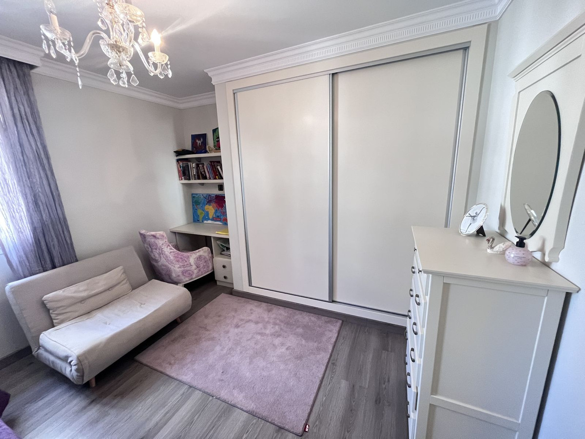 2 Bedroom Apartment in Marbella - Photo 4