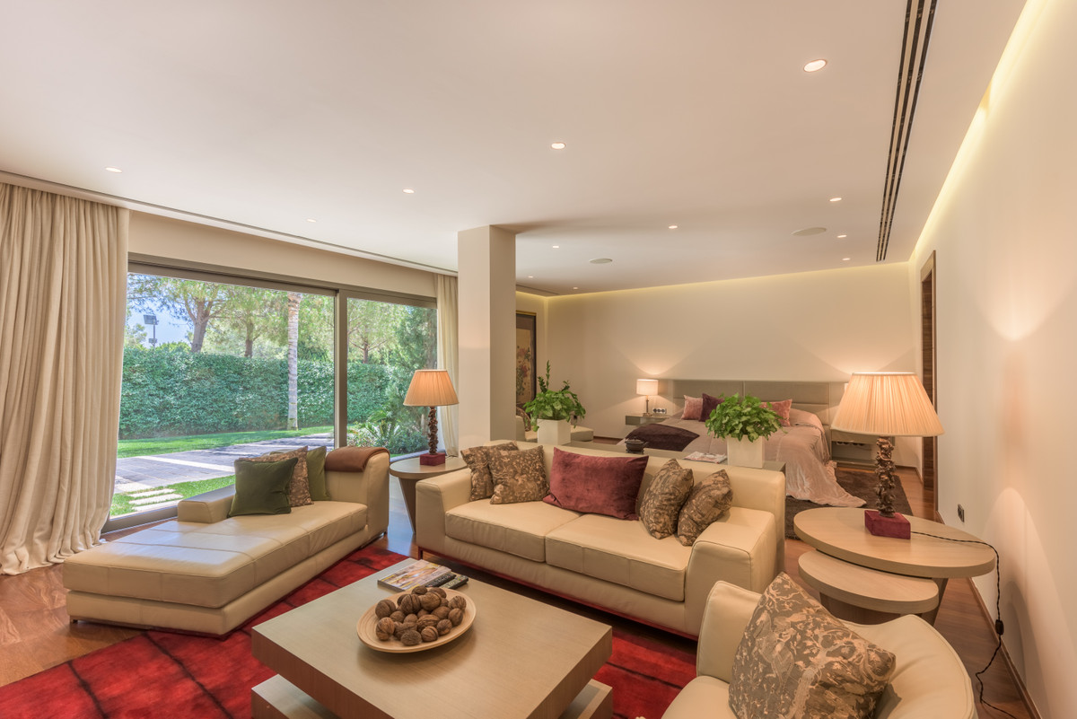 9 Bedroom Villa in Marbella - Photo 13