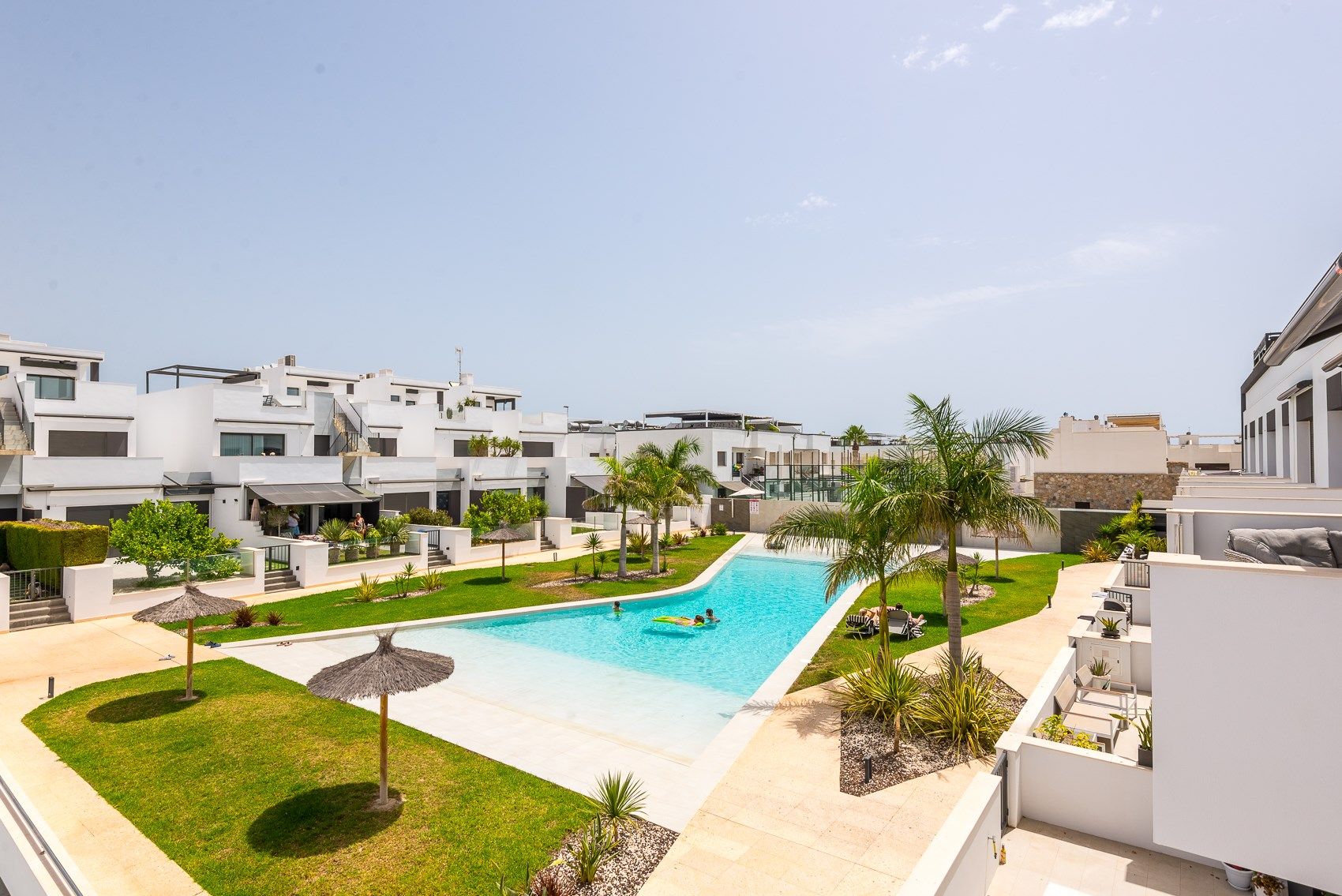 Piso de 2 dormitorios con piscina en Alicante – Foto 3
