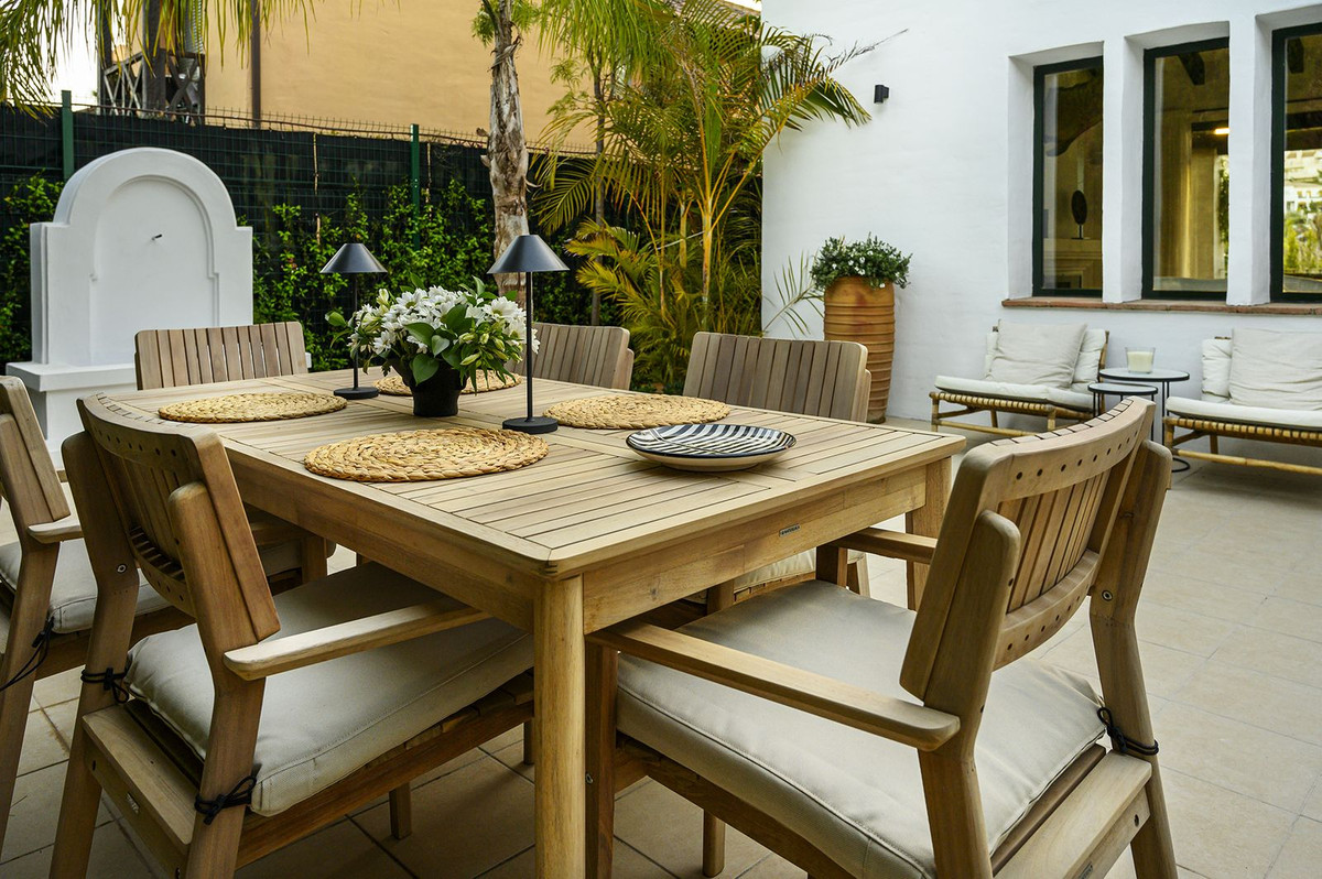 4 Bedroom Villa in Estepona - Photo 42