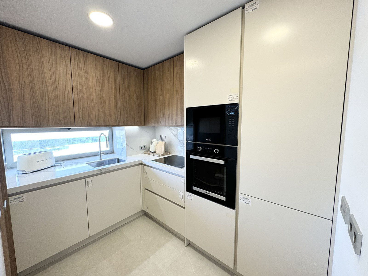 1 Bedroom Apartment in Málaga - Photo 5