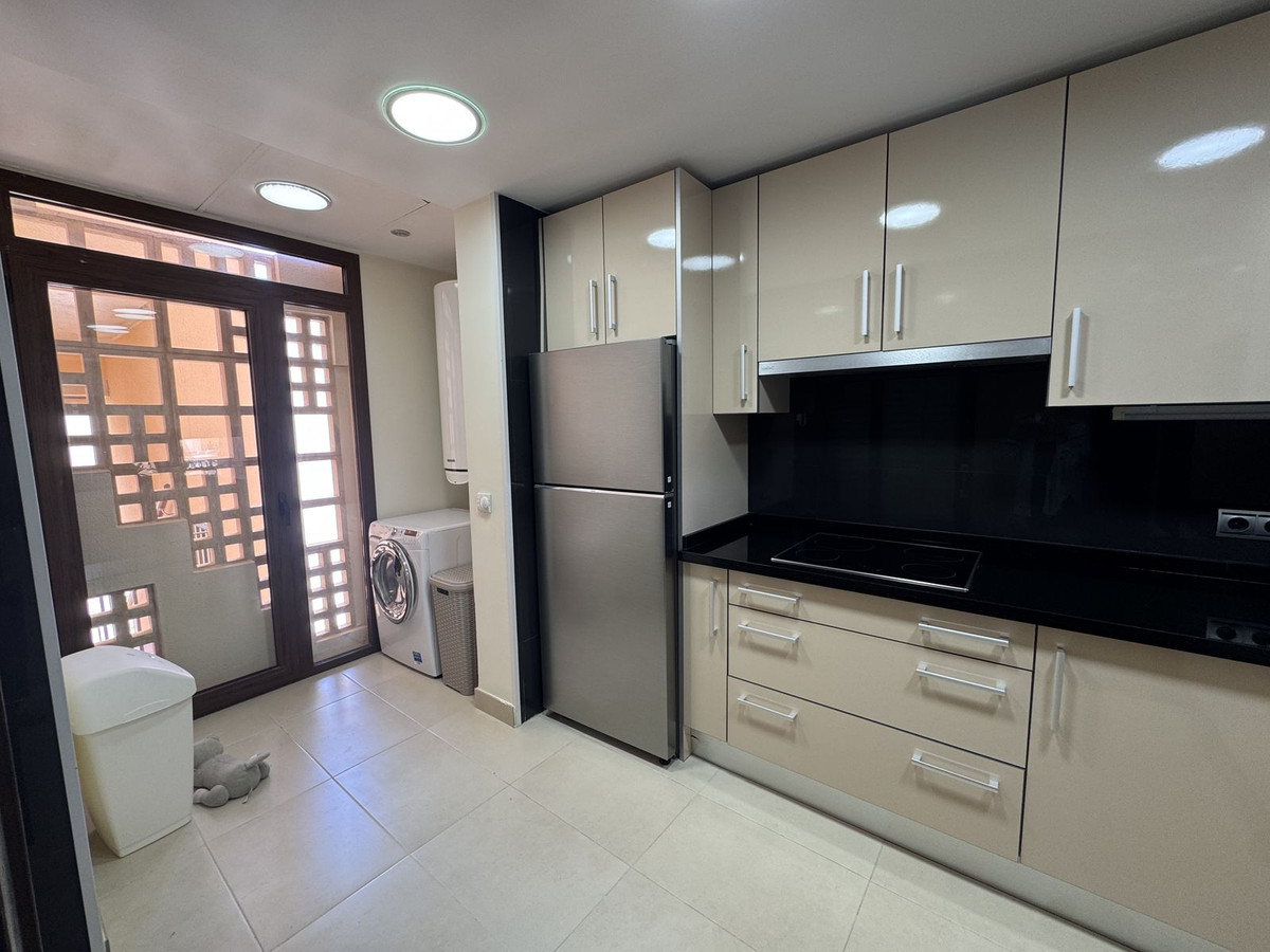 2 Bedroom Penthouse in Estepona - Photo 9