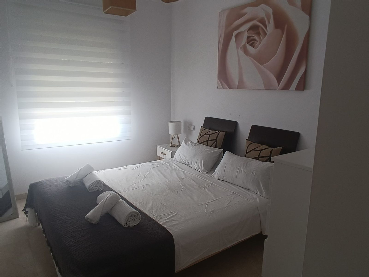 1 Bedroom Apartment in Estepona - Photo 13