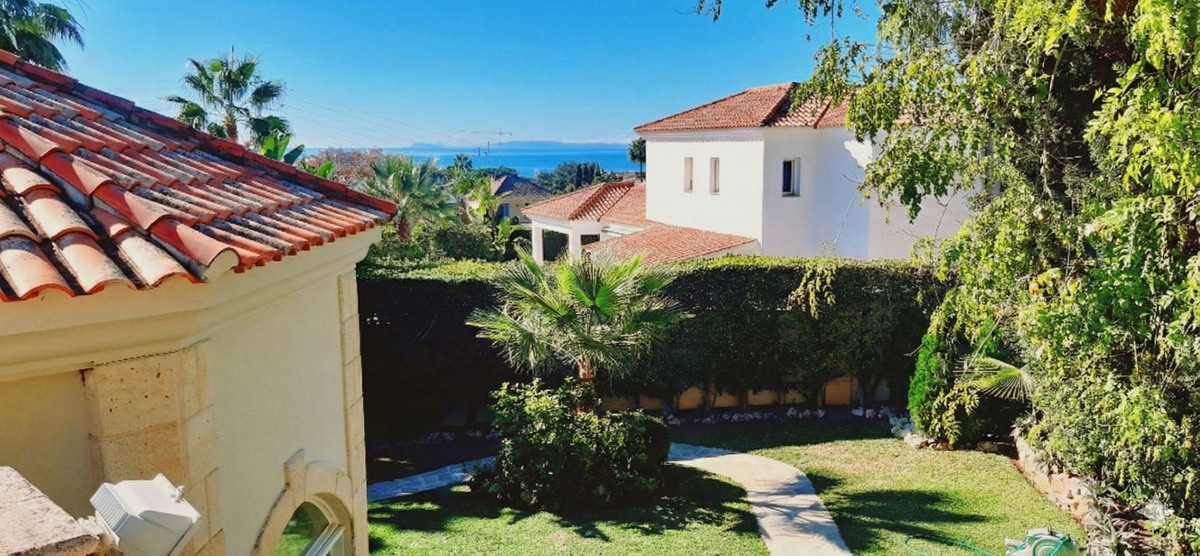 5 Bedroom Villa in Marbella - Photo 7