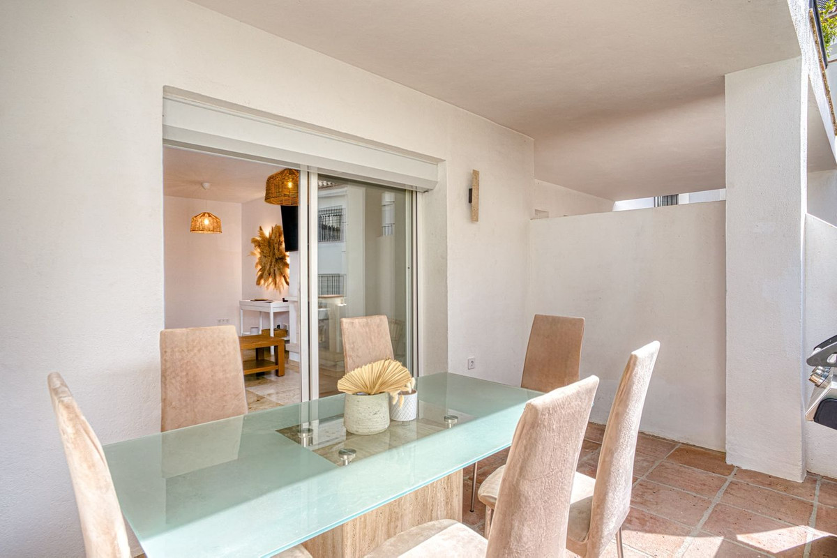 2-bed property for rent in Nueva Andalucia