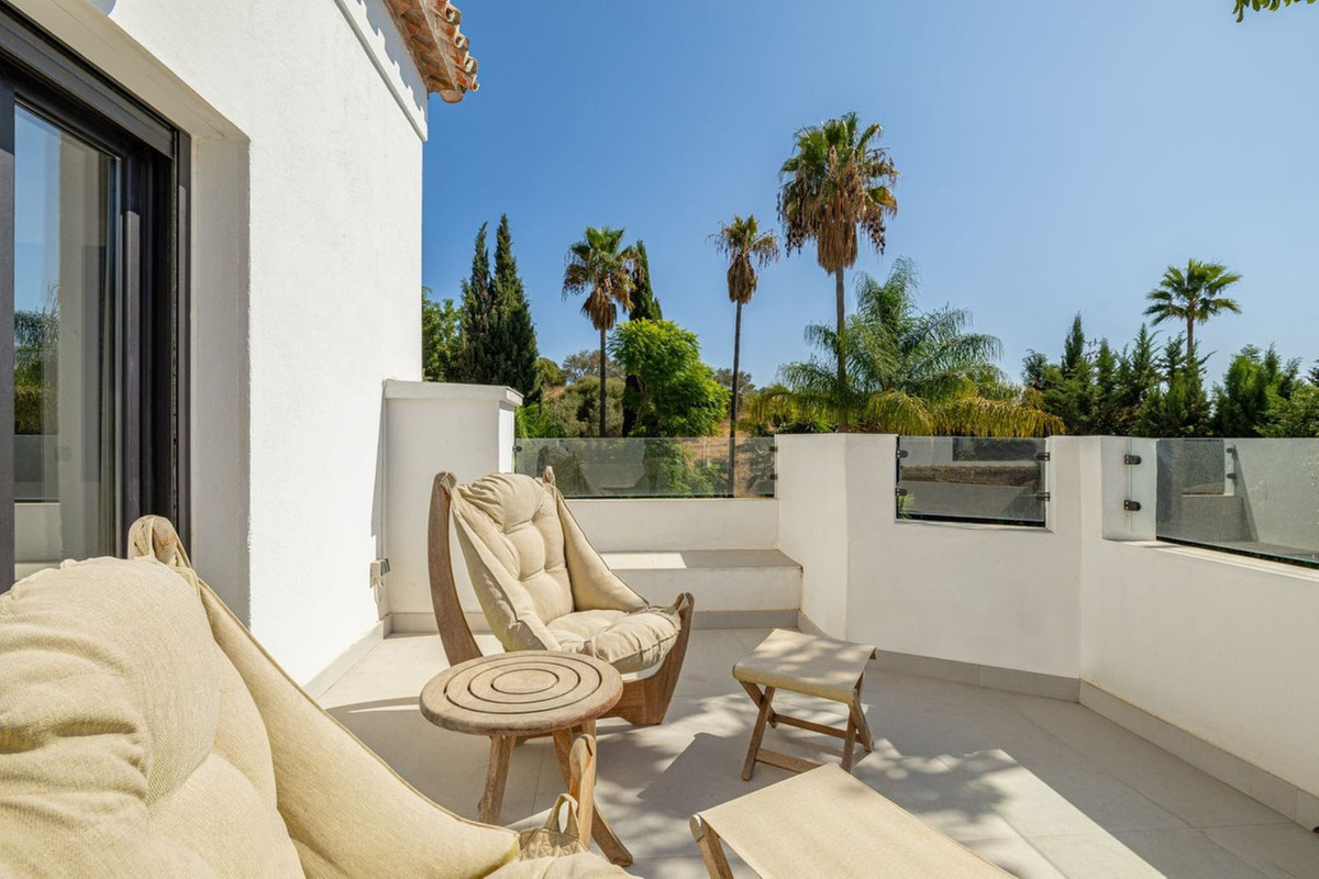 5 Bedroom Villa in Estepona - Photo 23