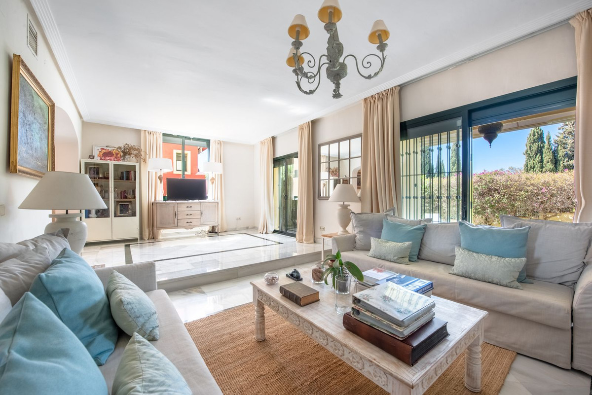 4 Bedroom Townhouse in Marbella - Photo 5
