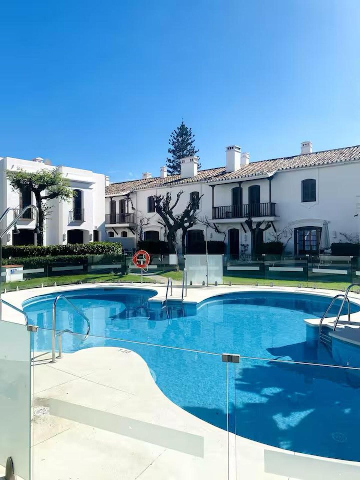 2 Bedroom Apartment in Estepona - Photo 18