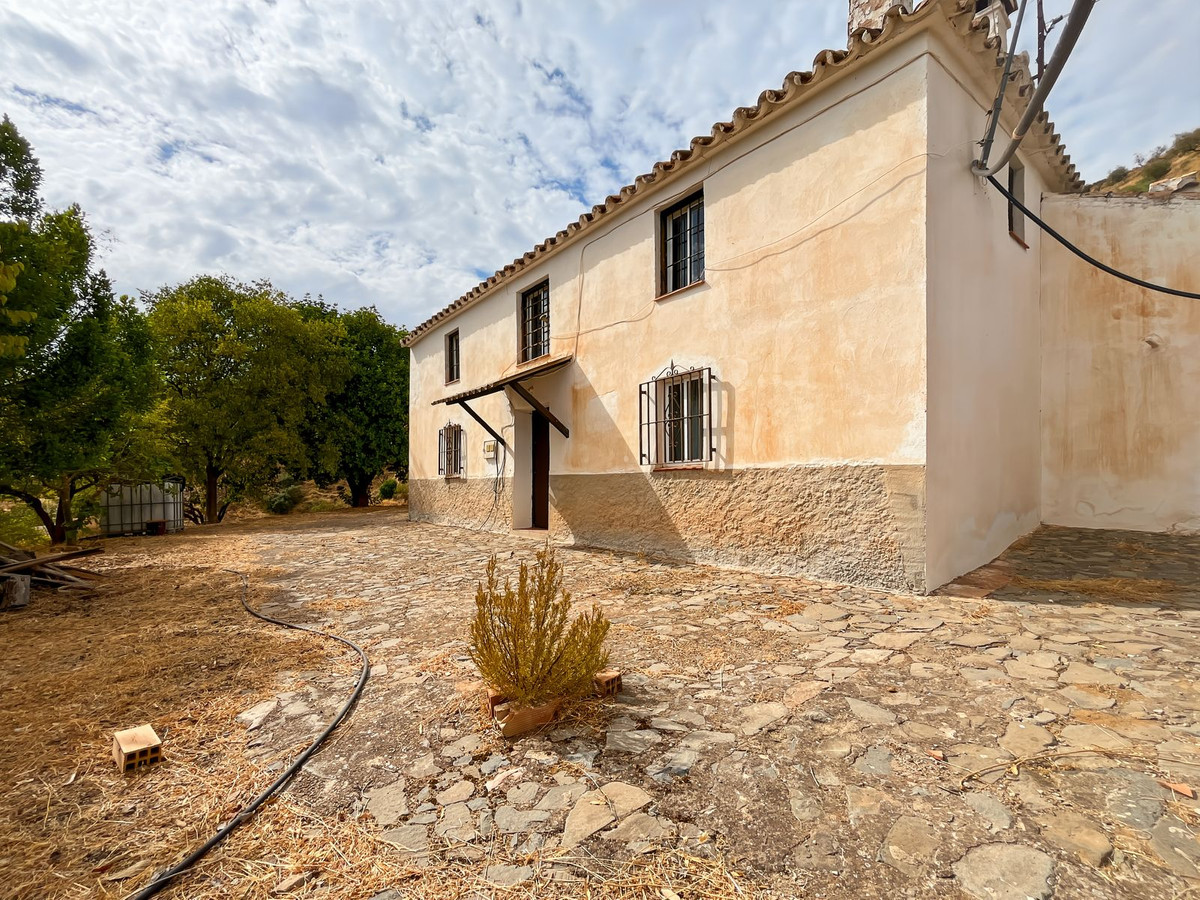 5 Bedroom Country house in Málaga - Photo 2