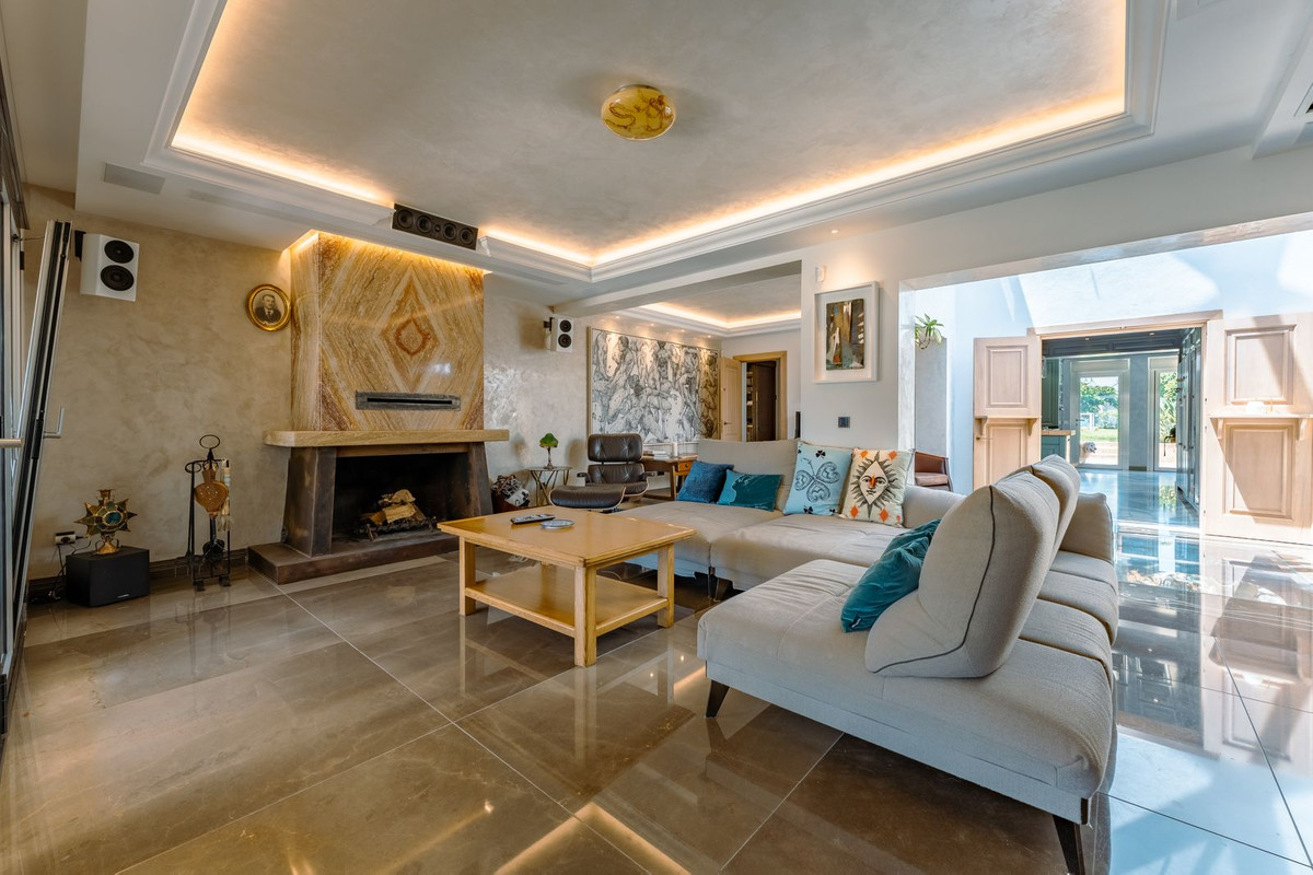 4 Bedroom Villa in San Pedro de Alcántara - Photo 23