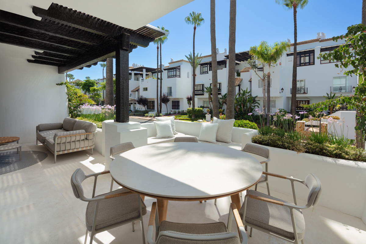 3 Bedroom Apartment in Marbella - Photo 2