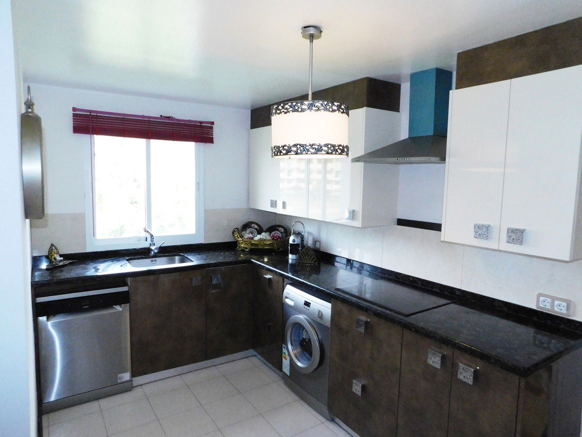 3 Bedroom Penthouse in San Pedro de Alcántara - Photo 6