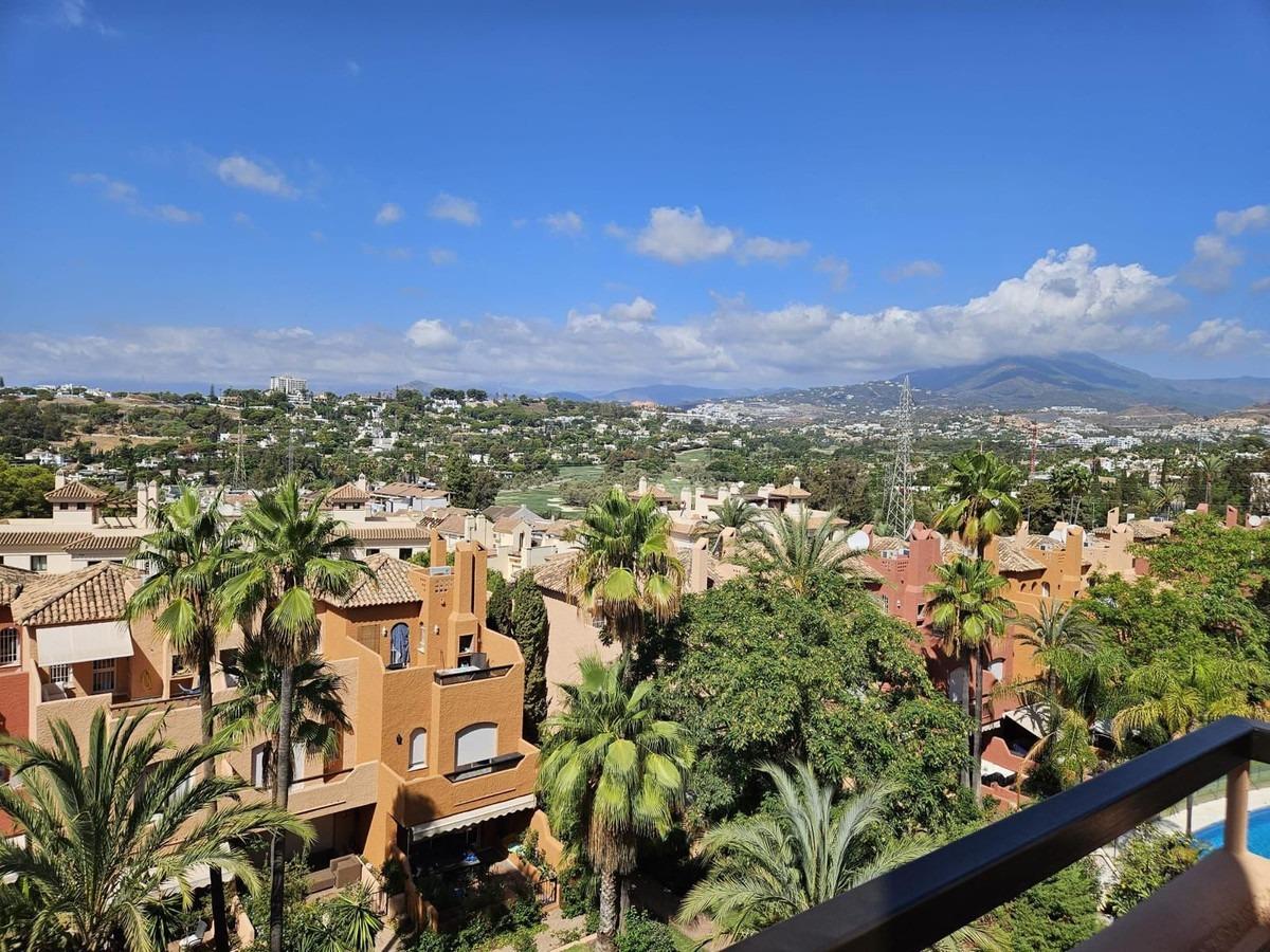 3 Bedroom Townhouse in Marbella - Photo 2