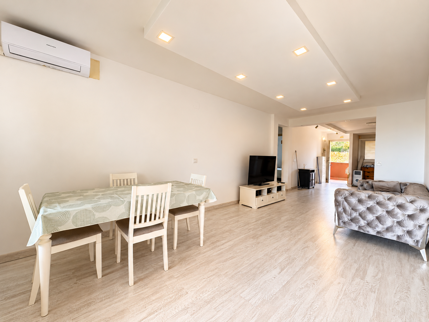 2 Bedroom Apartment in Benalmádena - Photo 12