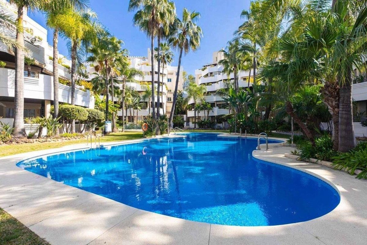 2 Bedroom Apartment in Marbella - Photo 30
