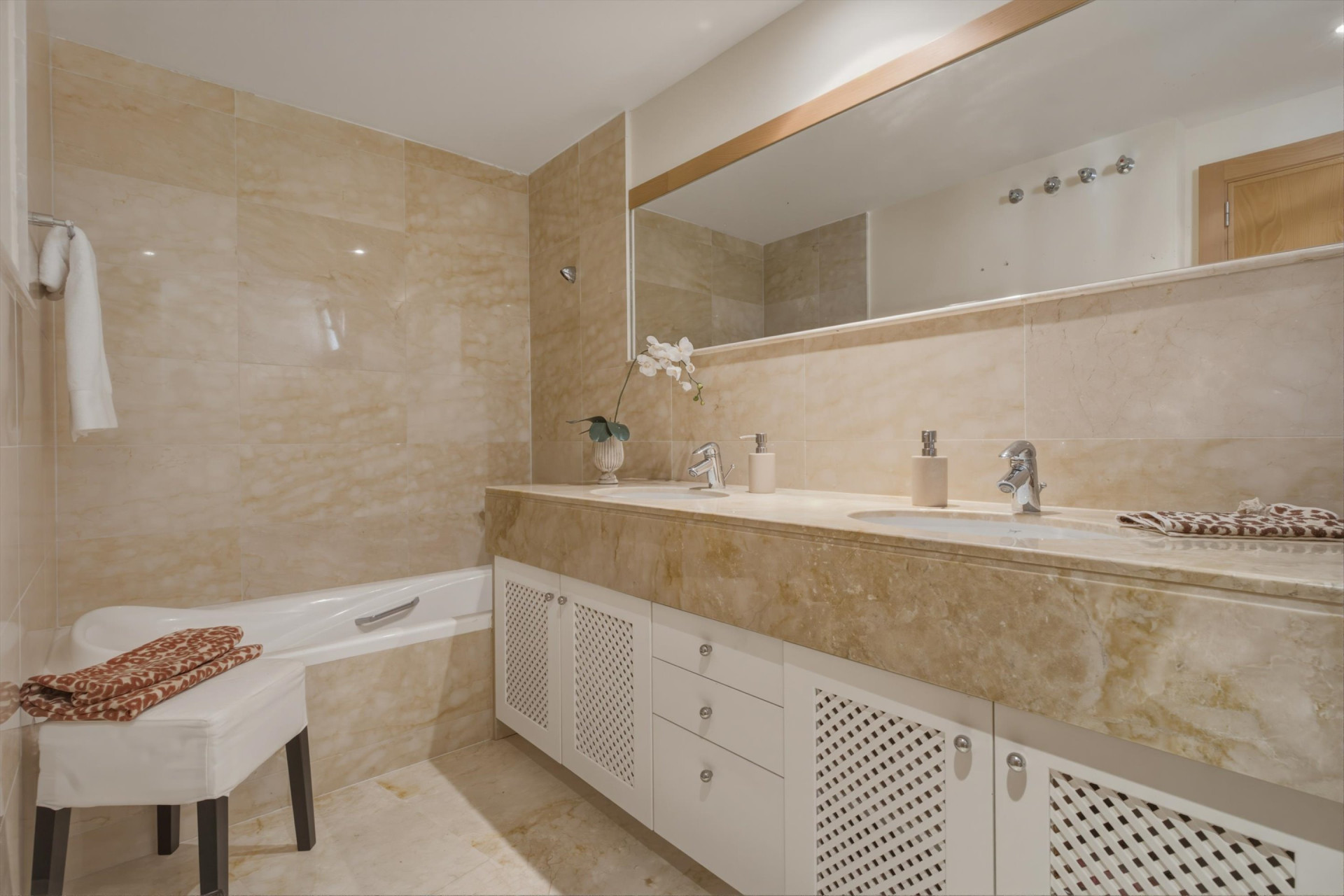 3 Bedroom Apartment in Marbella - Photo 25