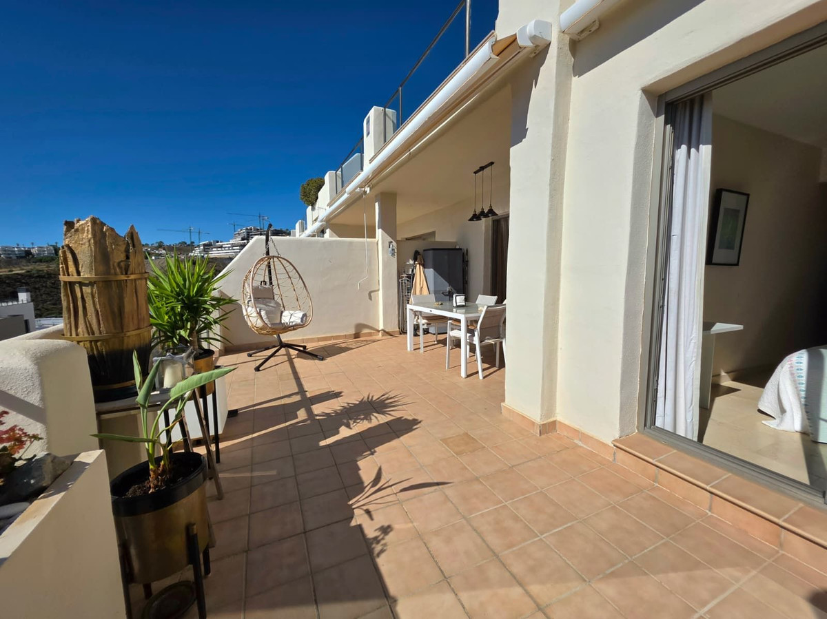 2 Bedroom Apartment in Estepona - Photo 17