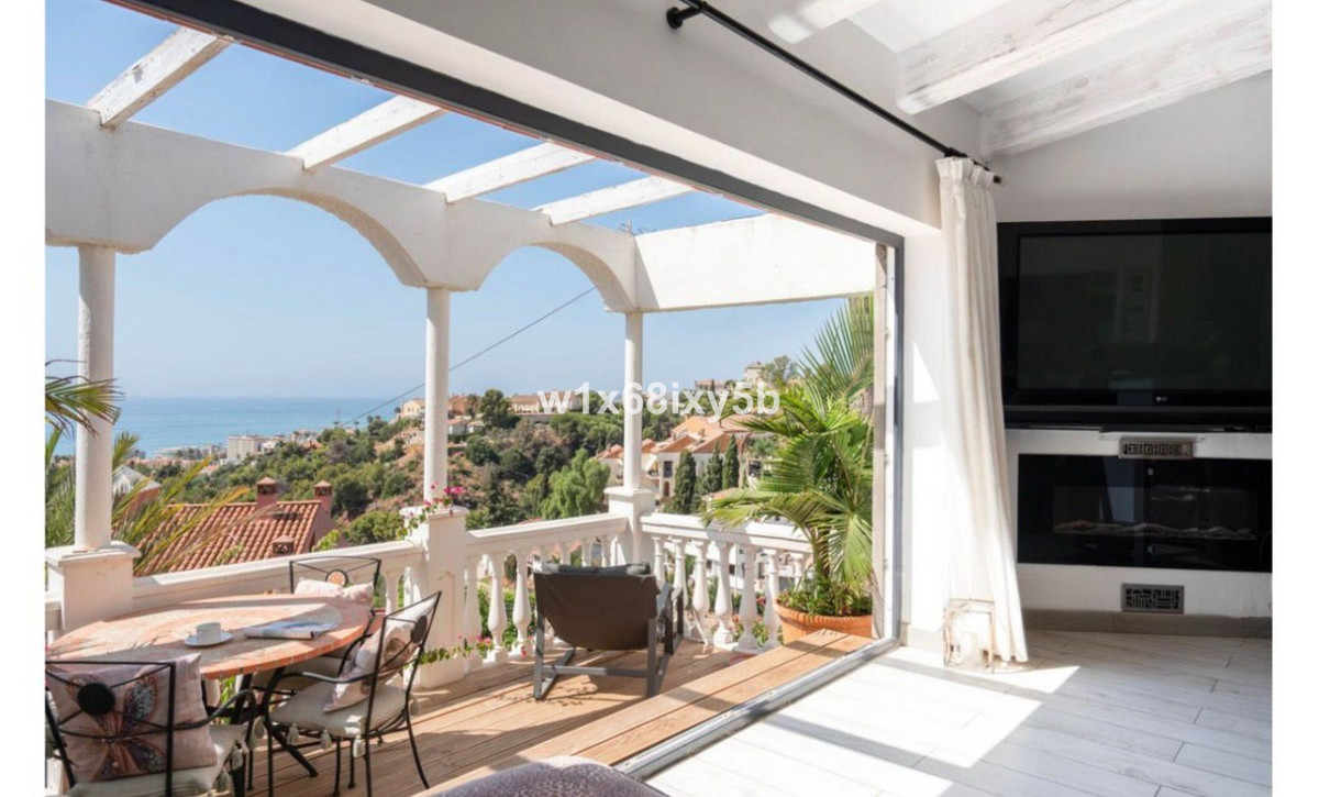 2 Bedroom Villa in Fuengirola - Photo 4