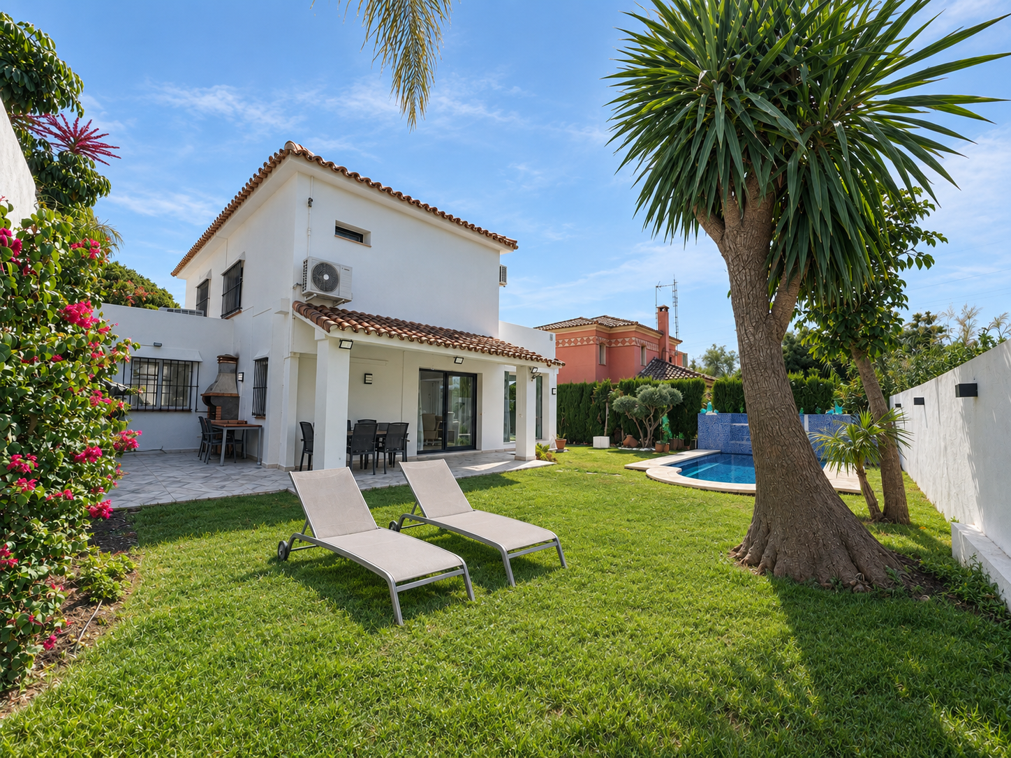 4 Bedroom Villa in Marbella - Photo 2