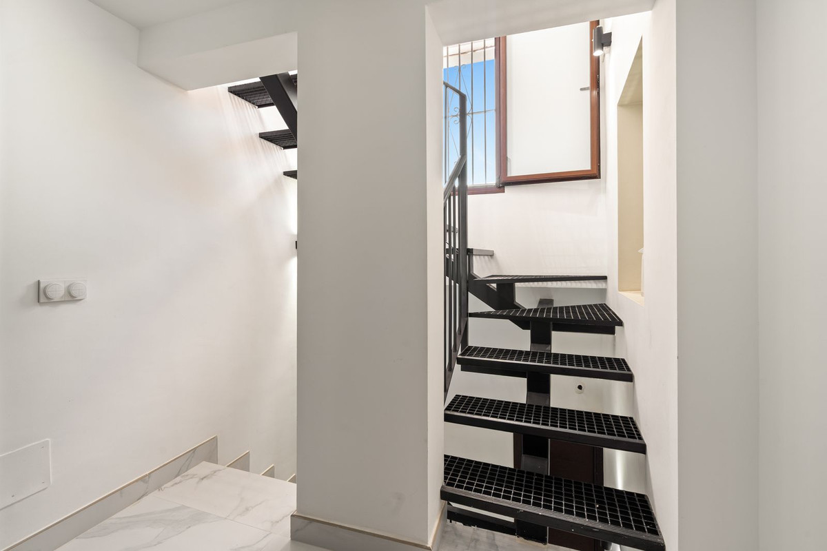 1 Bedroom Townhouse in Estepona - Photo 11