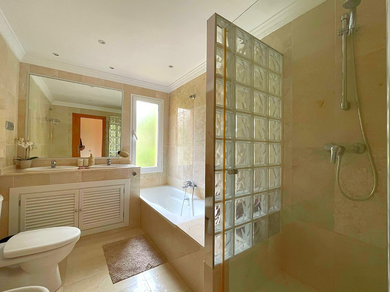3 Bedroom Apartment in Marbella - Photo 5