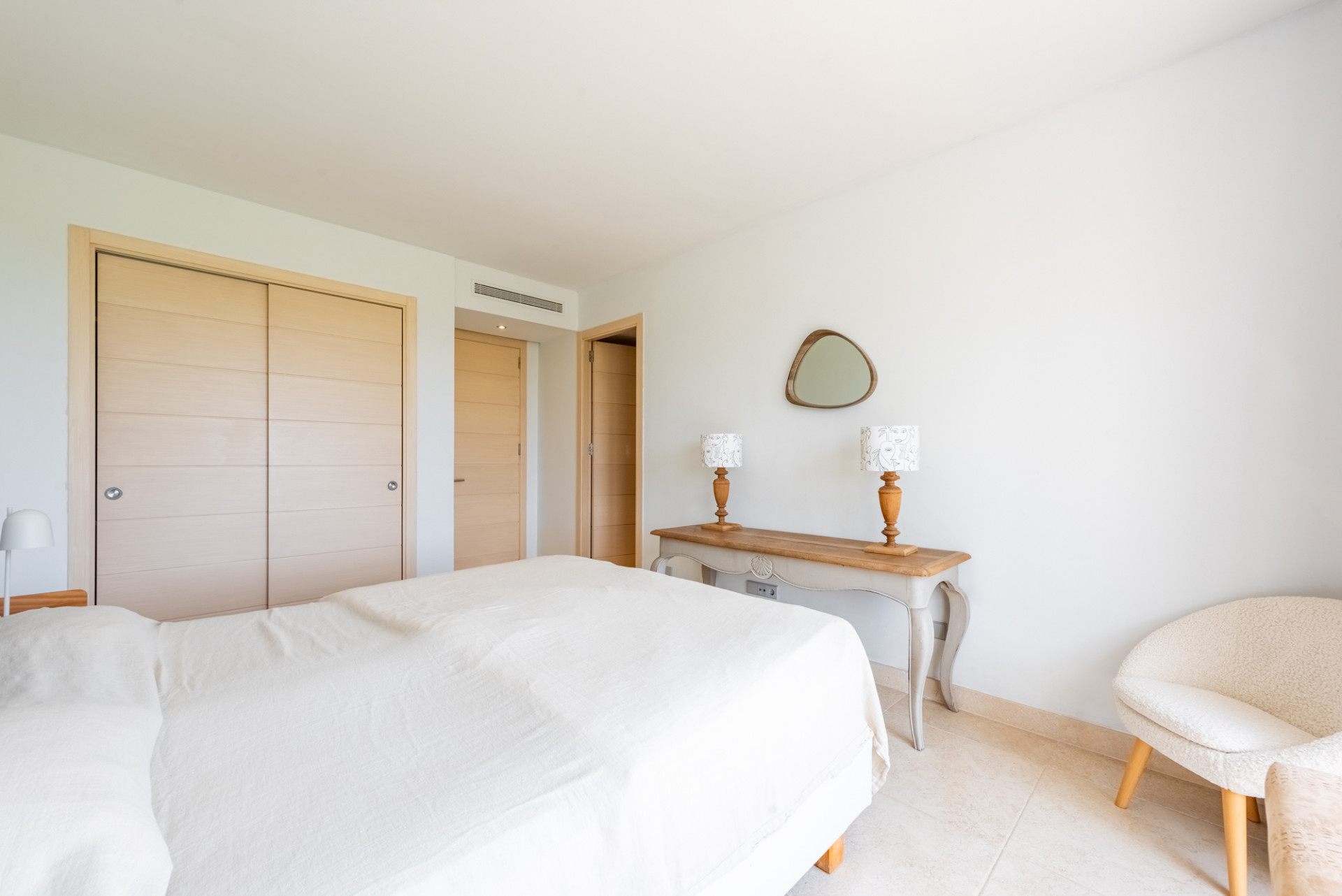 2 Bedroom Apartment in Benahavís - Photo 18