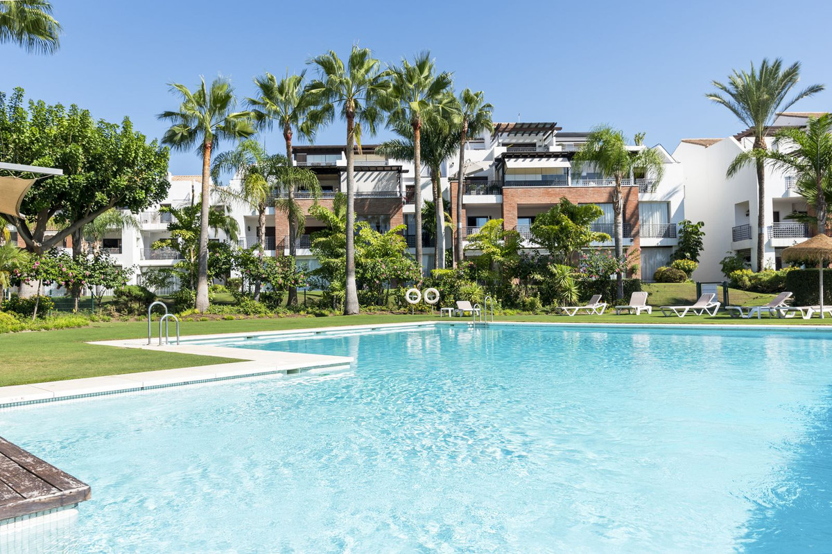 3-bedroom apartment with pool in Malaga, Spain – Photo 2