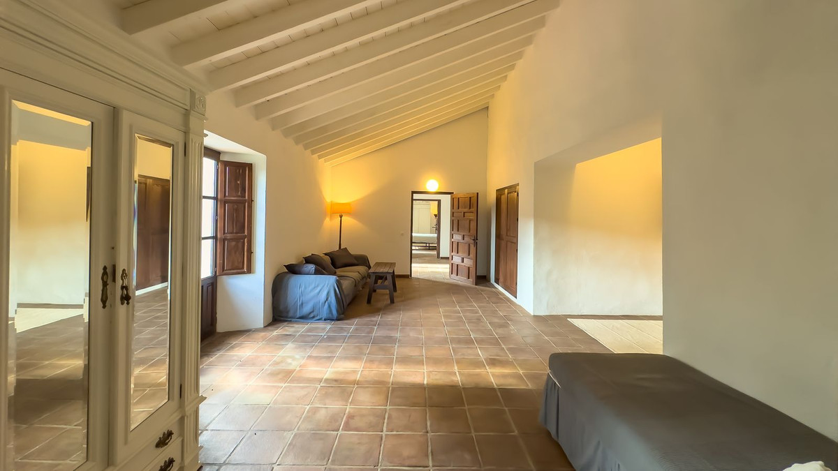 8 Bedroom Country house in Málaga - Photo 29