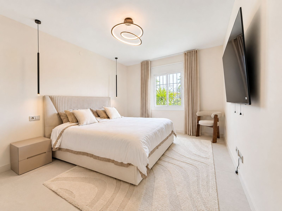 3 Bedroom Apartment in Marbella - Photo 7
