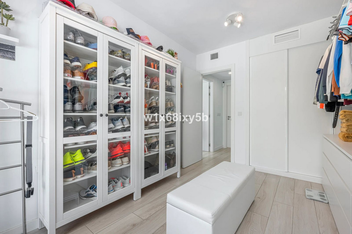 4 Bedroom Apartment in Benahavís - Photo 29